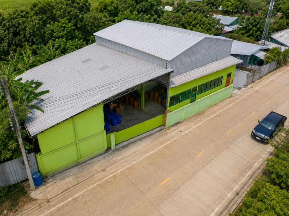 ลำลูกกา คลอง5  ด่านเก็บค่าผ่านทางธัญบุรี โกดัง 700-800 ตร.ม ลด40% เลียบด่วนลำลูกกา บึงคำพร้อย  . พร้อมออฟฟิศ 4 ห้อง ใกล้มอเตอร์เวย์ 200 ม