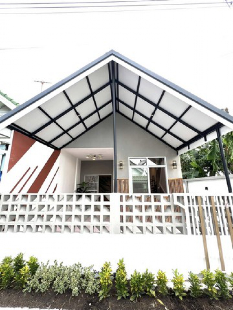 ด่วนหลุดจอง  ทาวน์เฮาส์รีโนเวทใหม่ทั้งหลัง หมู่บ้านณัฐยา  24 ตร.ว. 2 ห้องนอน 1 ห้องน้ำขายเพียง 1.89