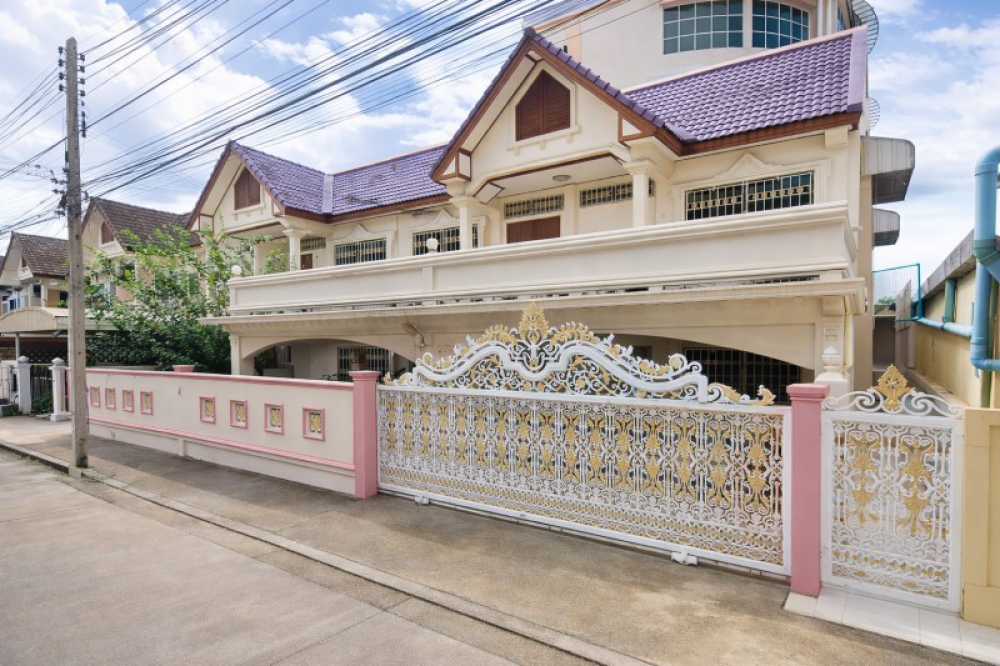 ถนนสุขุมวิท นาเกลือ บางละมุง บ้านเดี่ยว 2 ชั้น 3 นอน 3 น้ำ ใกล้รร.มารีวิทย์ พัทยา 250 ม. 100 ตร.ว. 400 ตร.ม.