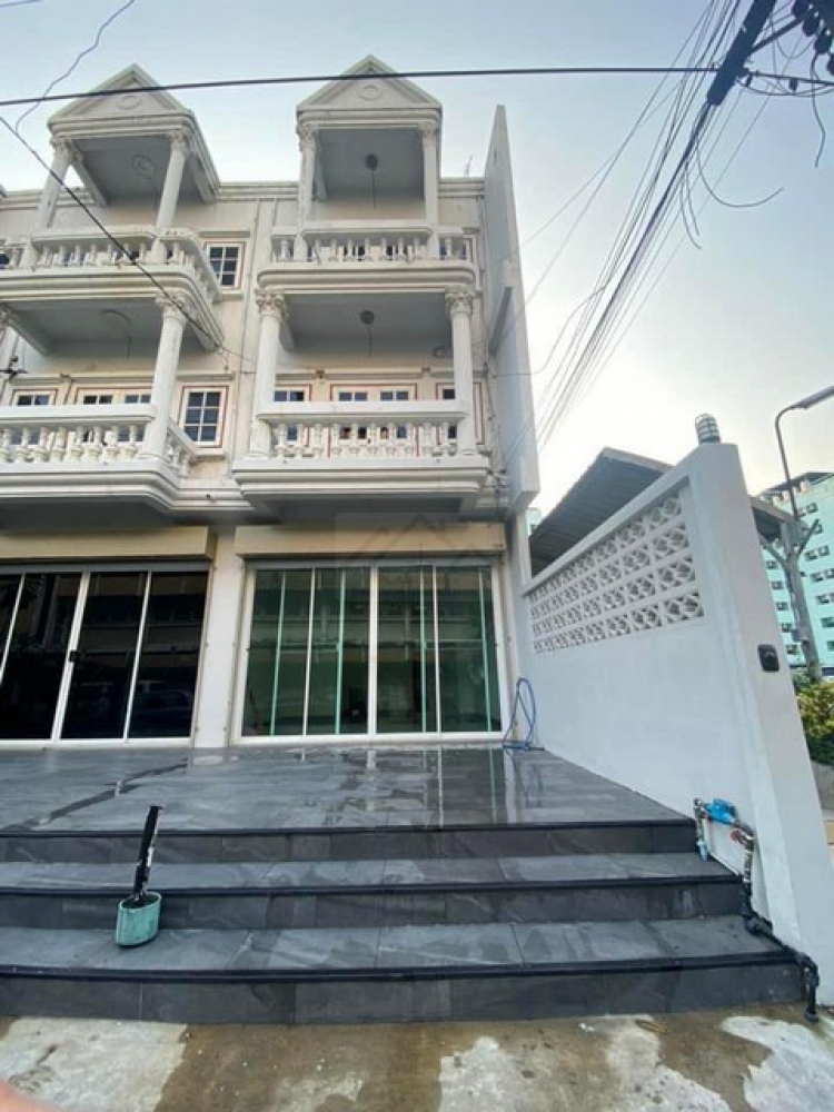 ให้เช่าทาวน์เฮ้าส์ 3 ชั้น 250 ตรม. ย่านรัชดา ห้วยขวาง ซอยประชาราษฎร์บำเพ็ญ9 ใกล้ Mrt ห้วยขวาง 700 เมตร