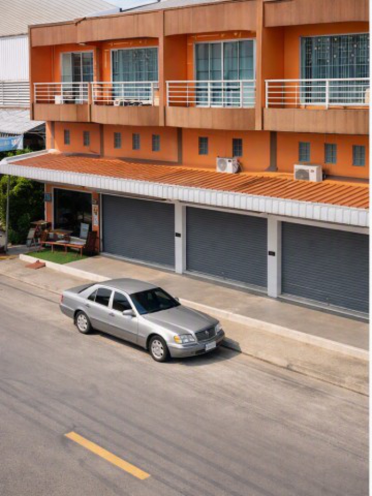 ถ.มิตรภาพ ศิรินคร อาคารพาณิชย์ 3.5 ชั้น 2 คูหา โรงแรมฮ็อป อินน์ นครราชสีมา 44 ตร.ว. 672 ตร.ม. 6 นอน 8 น้ำ