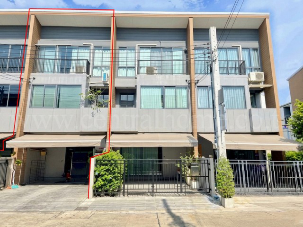 ราคาพิเศษ ทาวน์โฮม 3 ชั้น บ้านกลางเมือง สุขุมวิท - อ่อนนุช 70/1 ราคาถูกที่สุดในโครงการ