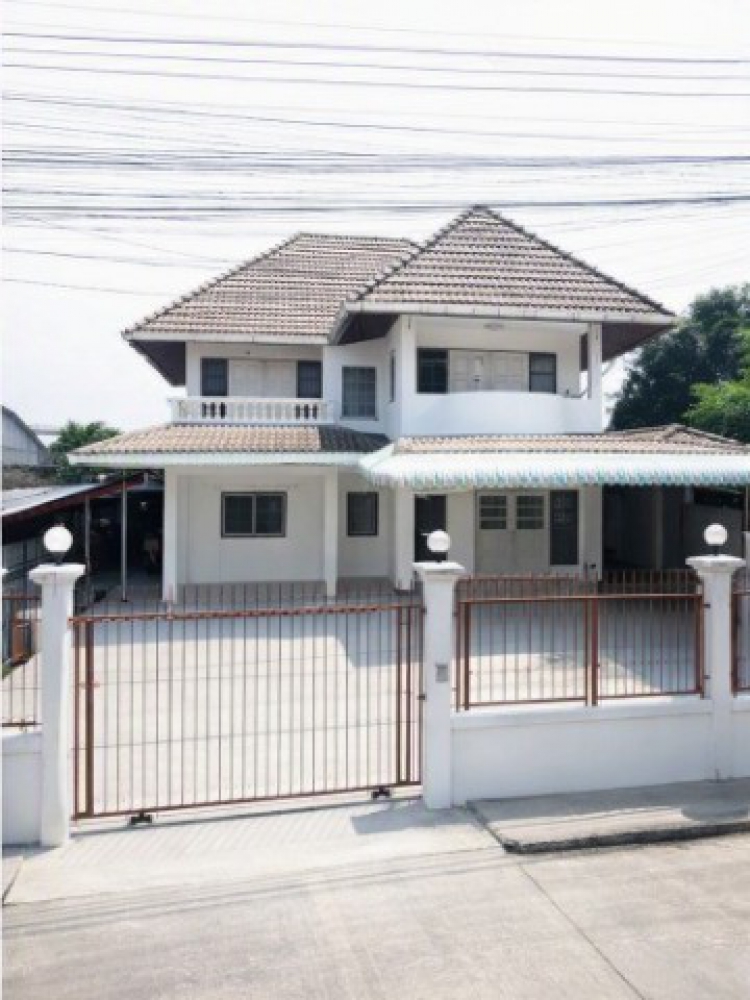 เมืองนครปฐม ให้เช่าบ้านเดี่ยว 2 ชั้น 5 นอน  ใกล้ม.ศิลปากร 1 กม. สำนักงานที่ดิน นครปฐม 850 ม.ลำพยา 2 น้ำที่ดิน 130 ตร.วา.โรงจอดรถมีหลังคา